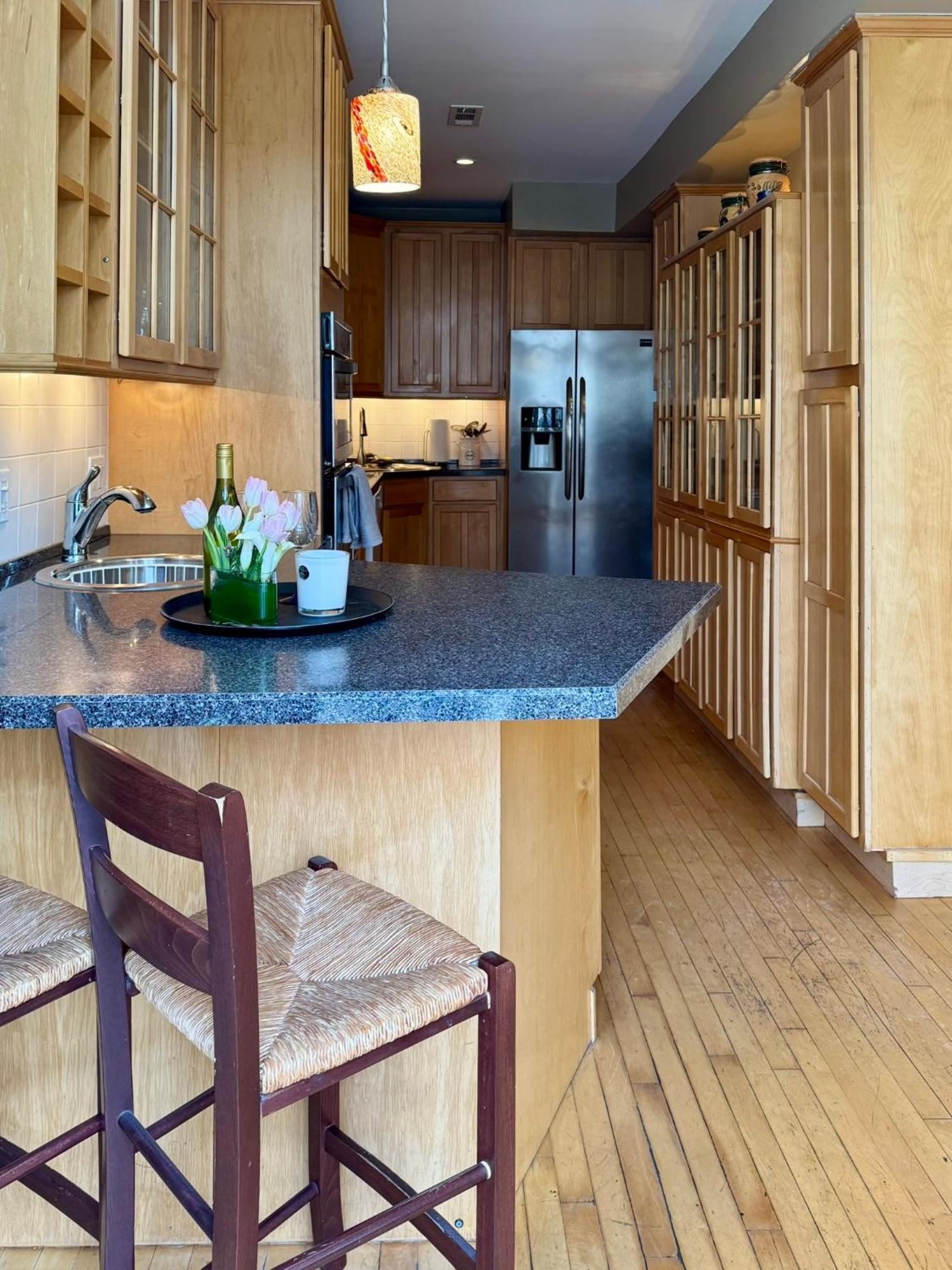 3 Bedroom Spacious Home In Ideal Location W Free Parking Back Yard Pets Welcome Chicago Eksteriør billede