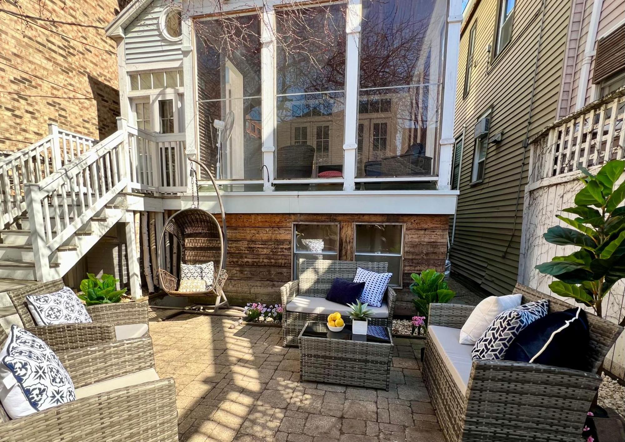 3 Bedroom Spacious Home In Ideal Location W Free Parking Back Yard Pets Welcome Chicago Eksteriør billede