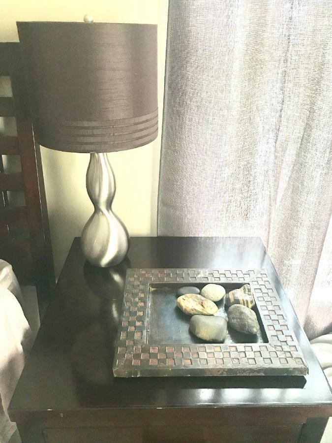 3 Bedroom Spacious Home In Ideal Location W Free Parking Back Yard Pets Welcome Chicago Eksteriør billede