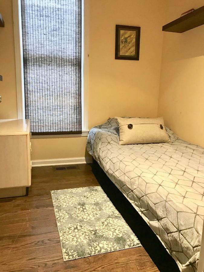 3 Bedroom Spacious Home In Ideal Location W Free Parking Back Yard Pets Welcome Chicago Eksteriør billede